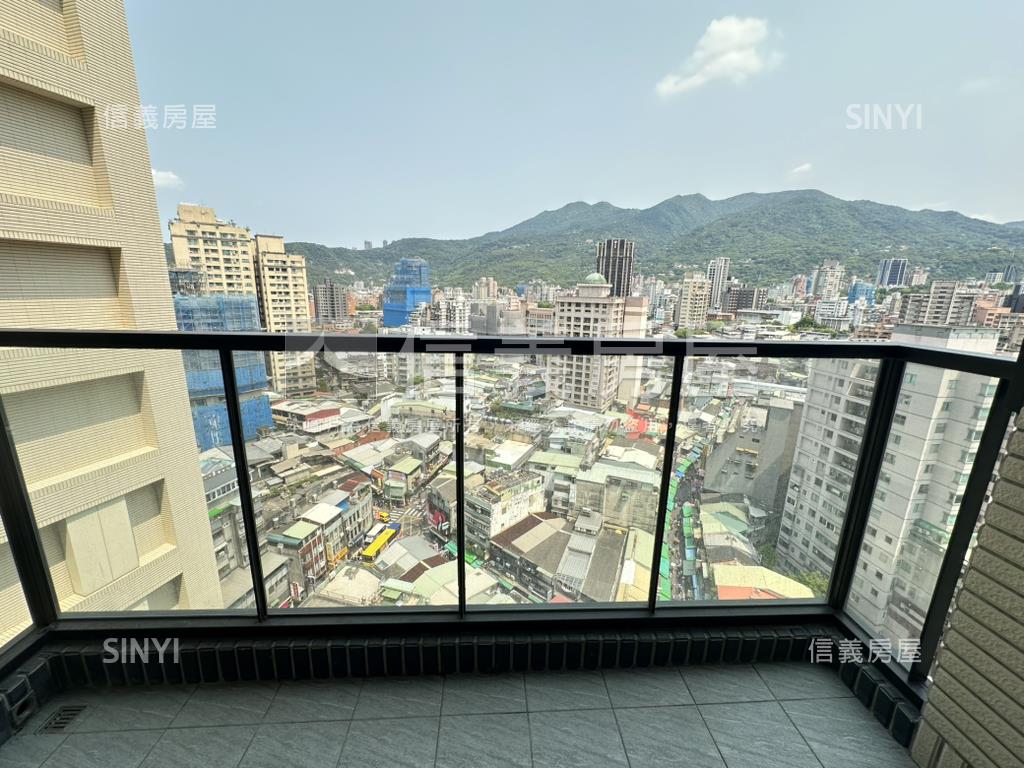 就看這間麗源富域房屋室內格局與周邊環境