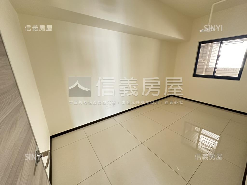 就看這間麗源富域房屋室內格局與周邊環境