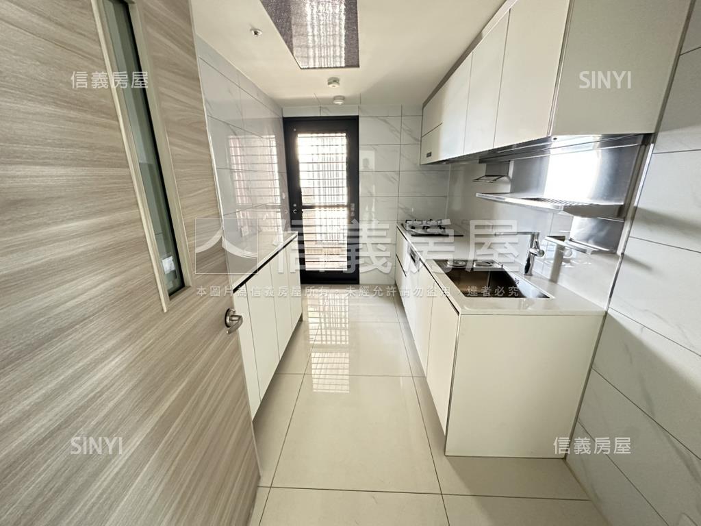 就看這間麗源富域房屋室內格局與周邊環境