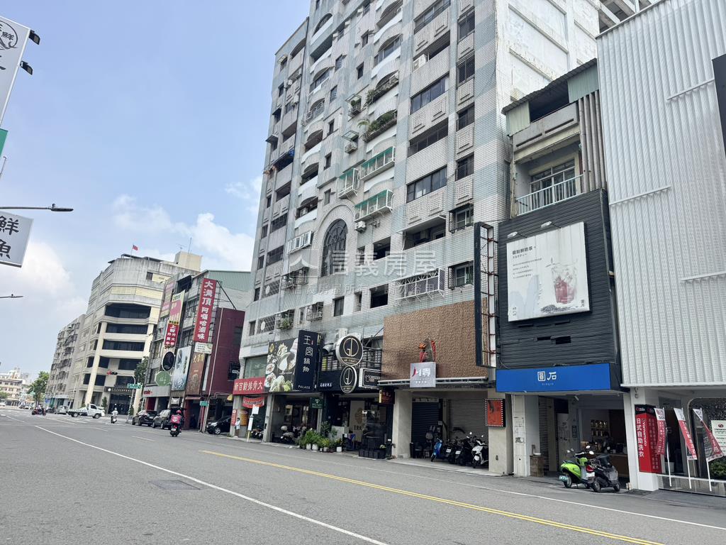 新興高中．採光三房房屋室內格局與周邊環境