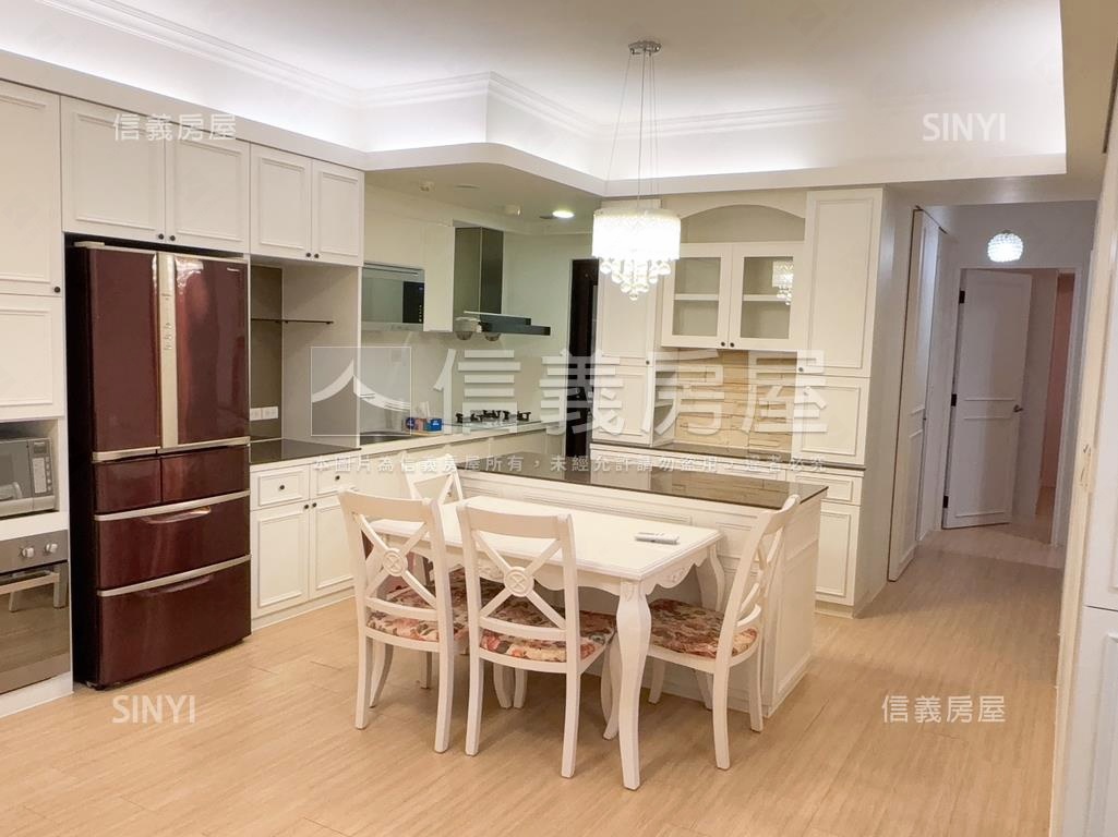 首耀河景三房車位房屋室內格局與周邊環境