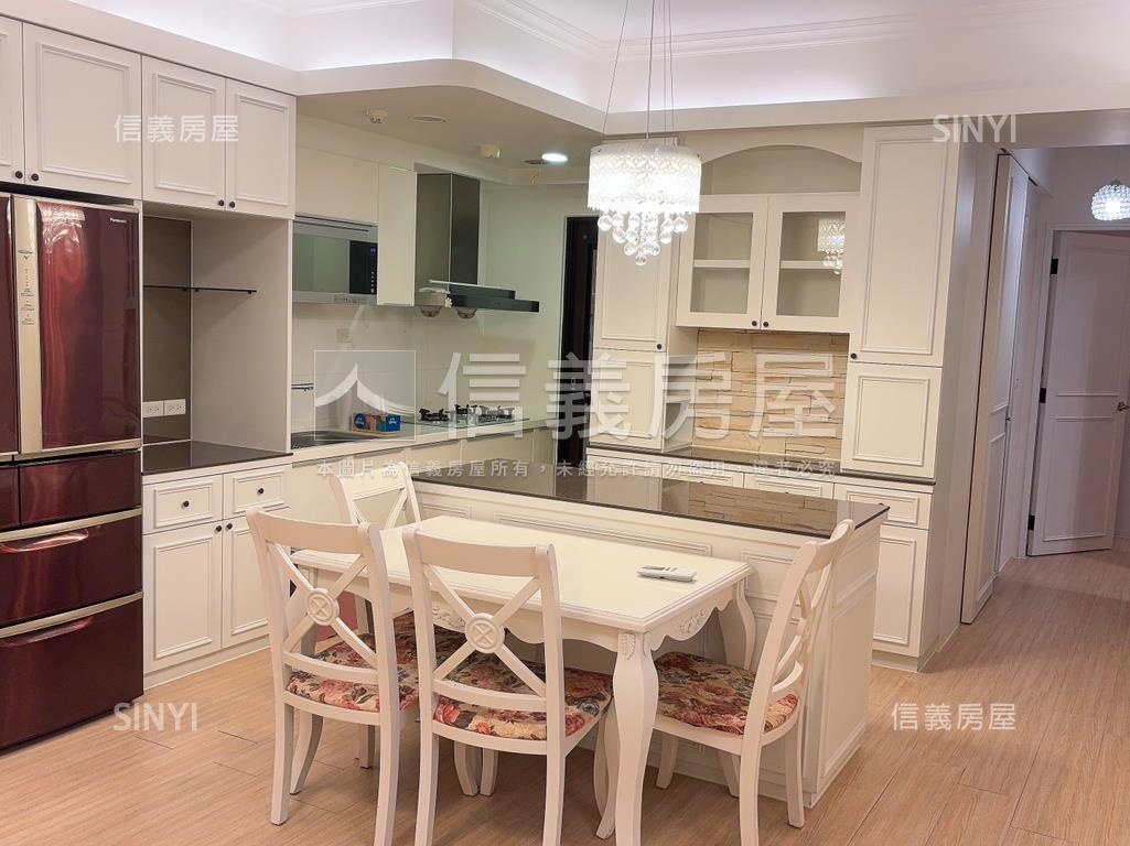 首耀河景三房車位房屋室內格局與周邊環境