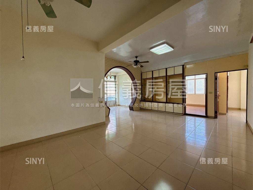 明德路️角窗面寬透店房屋室內格局與周邊環境