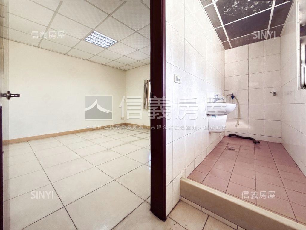 明德路️角窗面寬透店房屋室內格局與周邊環境