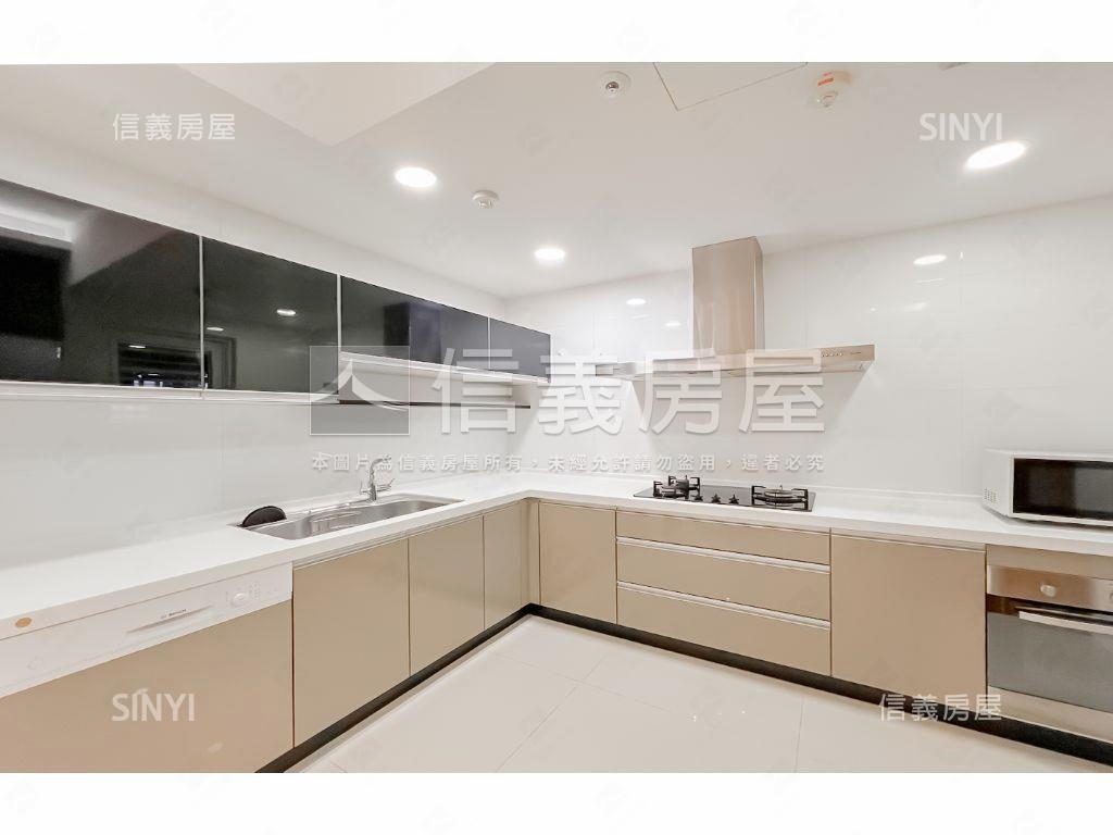 高樓層面秋紅谷四房雙平車房屋室內格局與周邊環境