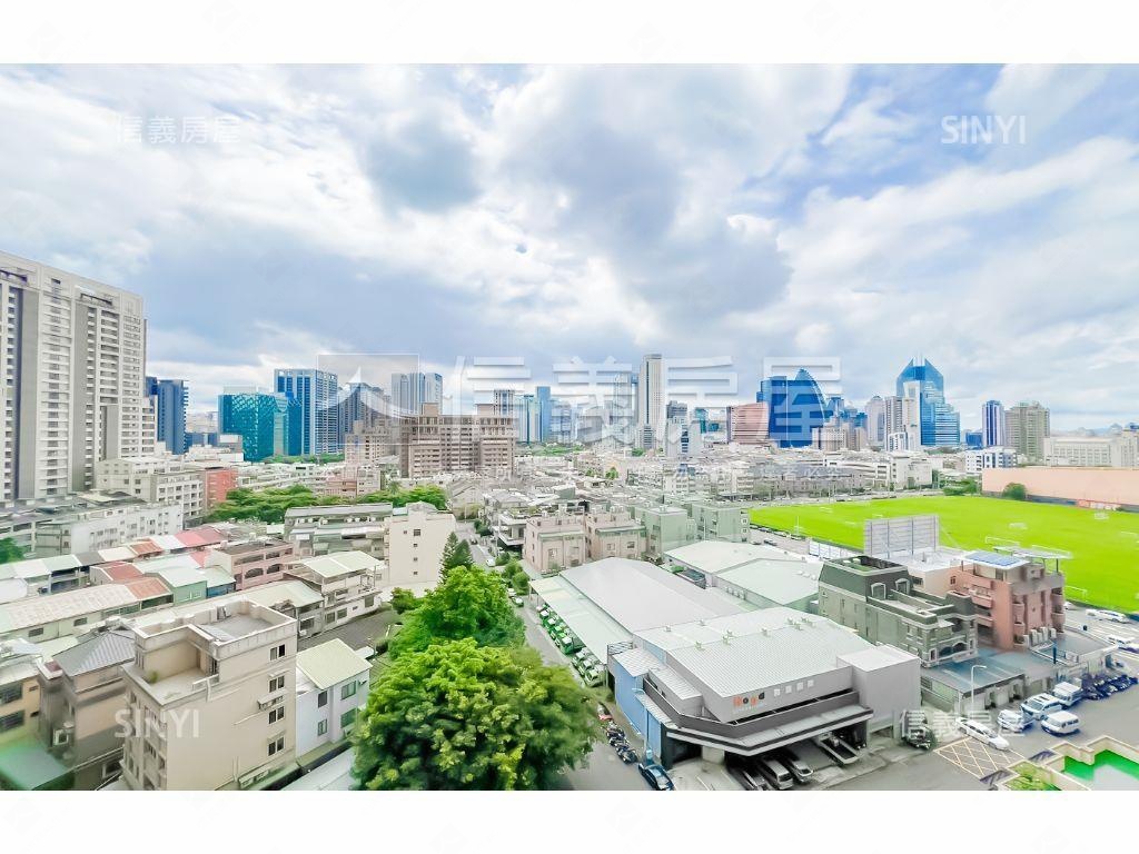 高樓層面秋紅谷四房雙平車房屋室內格局與周邊環境