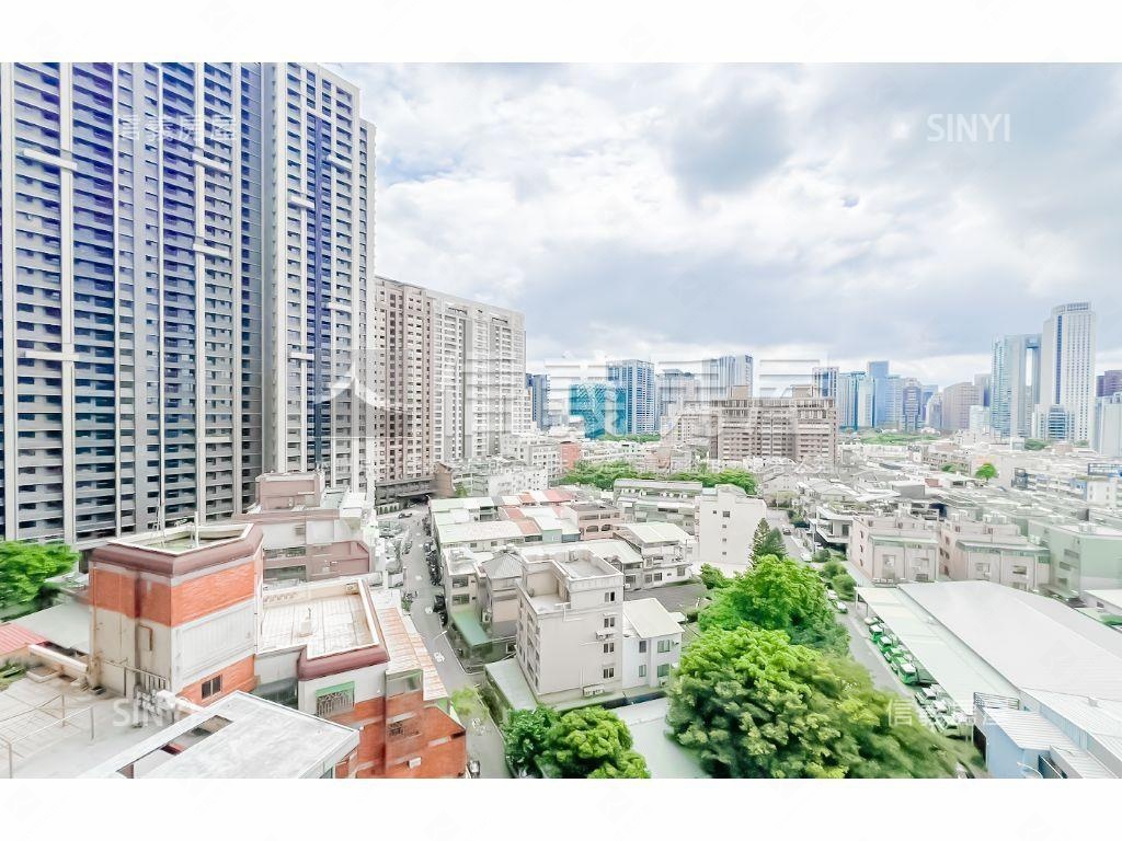 高樓層面秋紅谷四房雙平車房屋室內格局與周邊環境