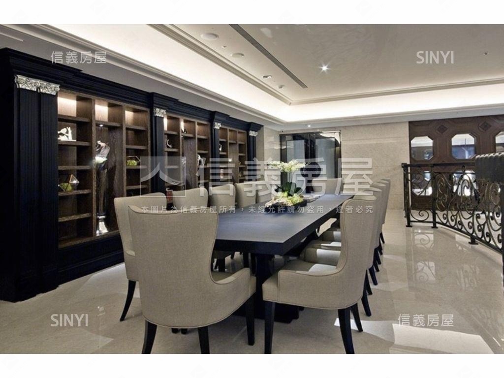 高樓層面秋紅谷四房雙平車房屋室內格局與周邊環境