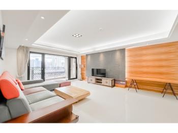 高樓層面秋紅谷四房雙平車