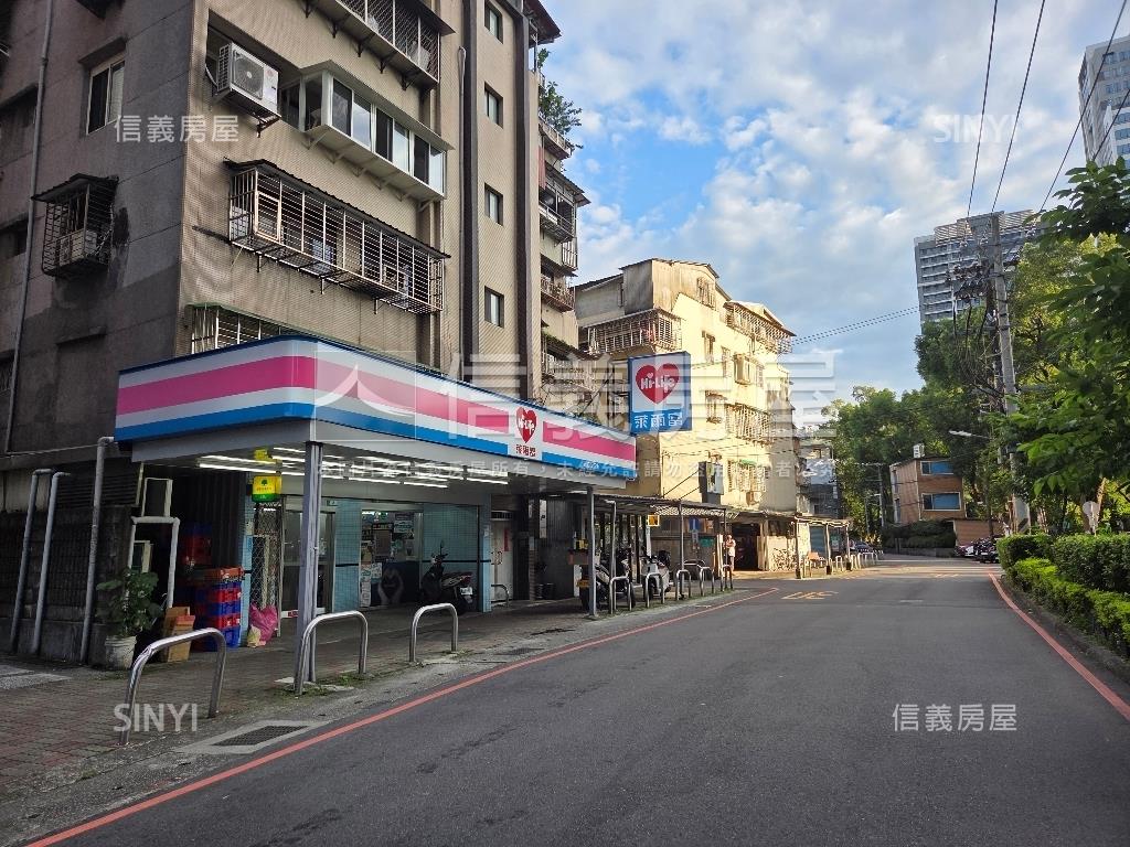 捷運區公所站收租中金店面房屋室內格局與周邊環境