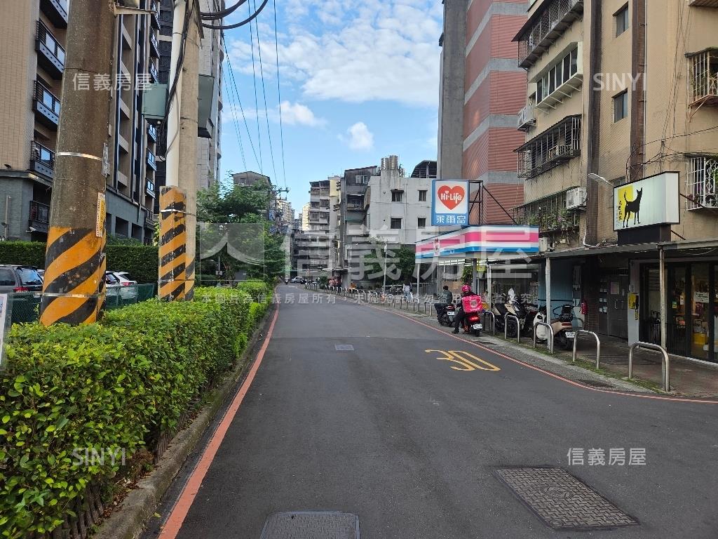 捷運區公所站收租中金店面房屋室內格局與周邊環境