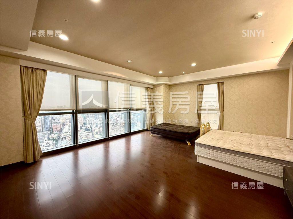 七期豪邸超高樓層４車位房屋室內格局與周邊環境