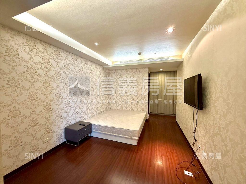 七期豪邸超高樓層４車位房屋室內格局與周邊環境
