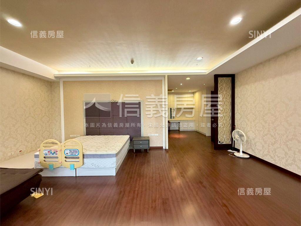 七期豪邸超高樓層４車位房屋室內格局與周邊環境