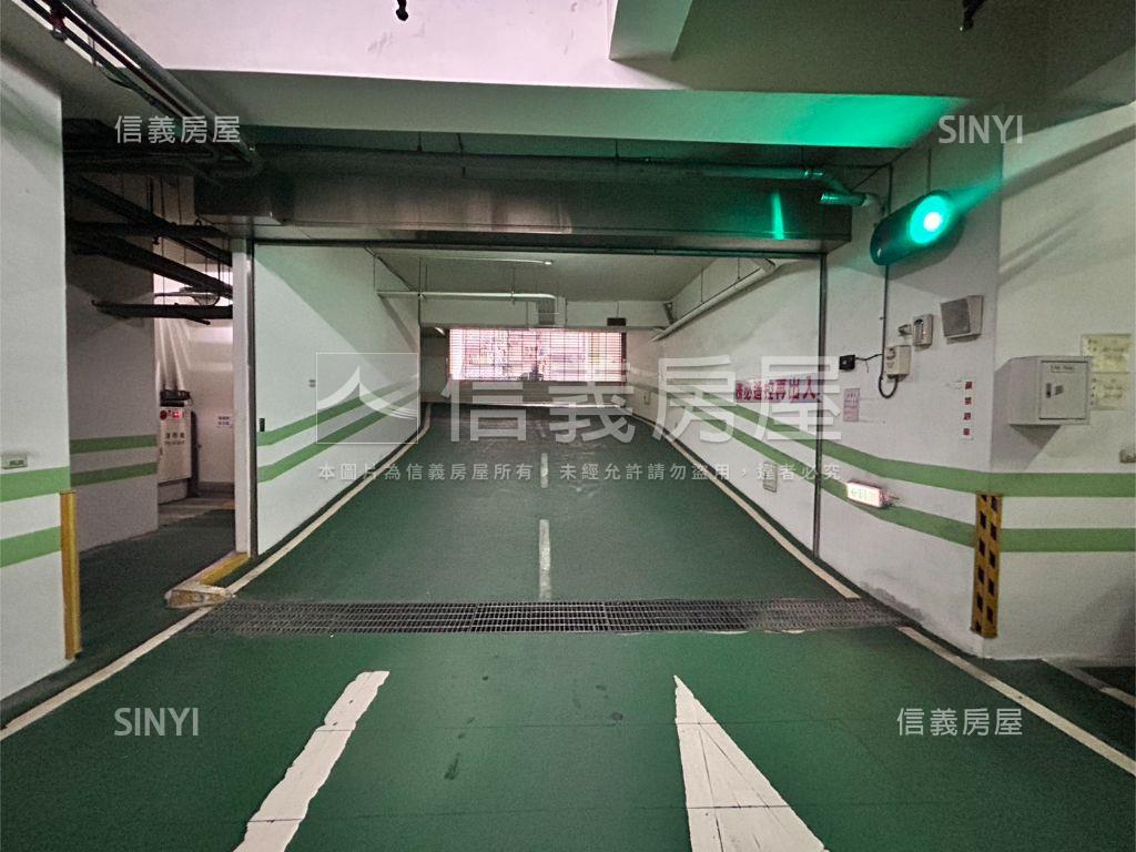 頂溪捷運三房坡平車位房屋室內格局與周邊環境