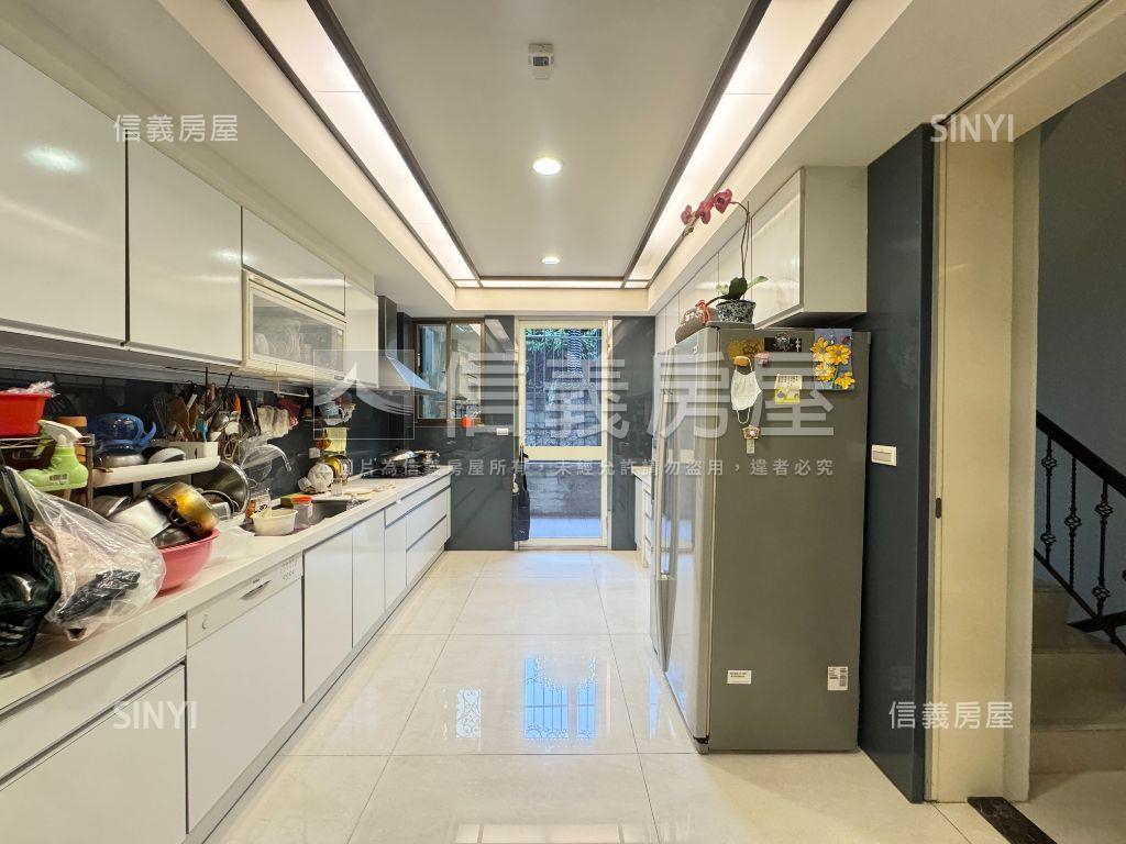 世紀登豐電梯獨棟透天房屋室內格局與周邊環境