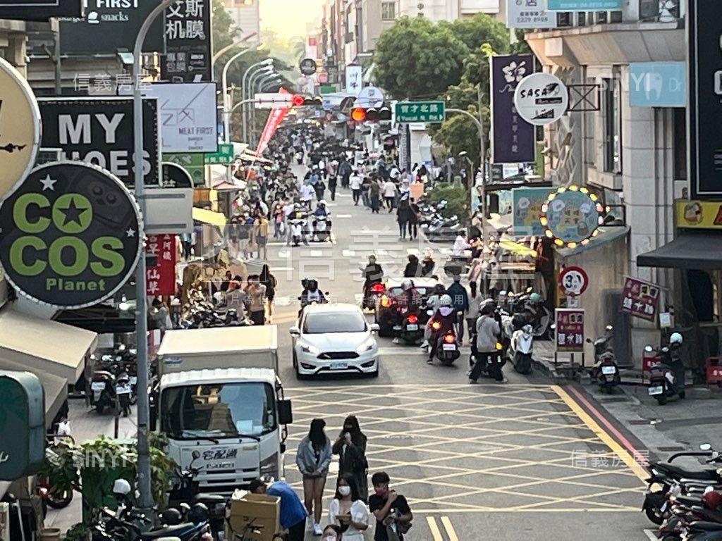 進化路人潮滾滾廣告效益佳房屋室內格局與周邊環境