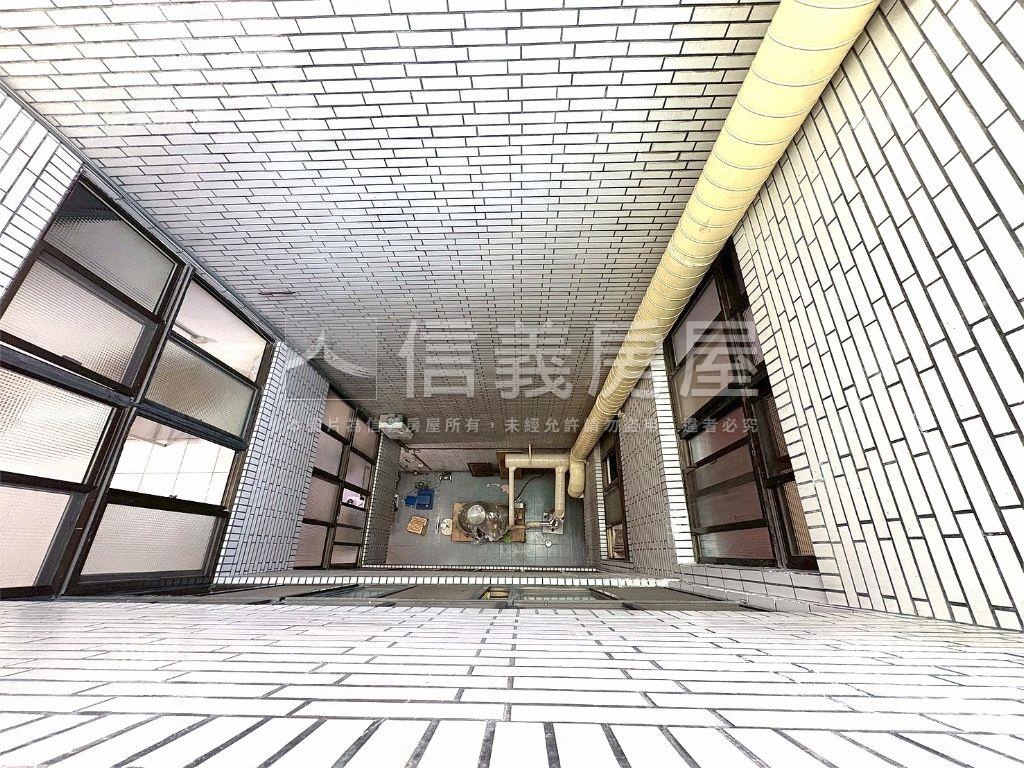 長壽西燙金透天店稀有釋出房屋室內格局與周邊環境