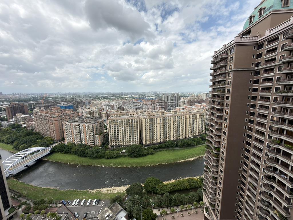 中悅帝寶豪美景觀宅三車位房屋室內格局與周邊環境