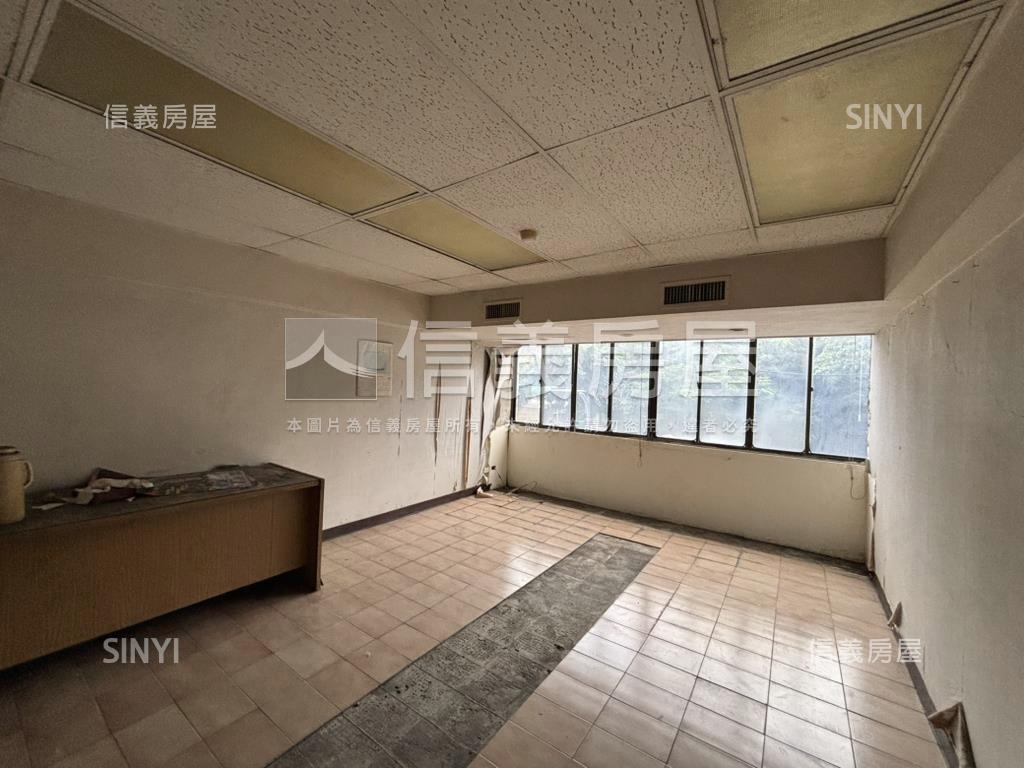 西門二樓百坪大辦公房屋室內格局與周邊環境