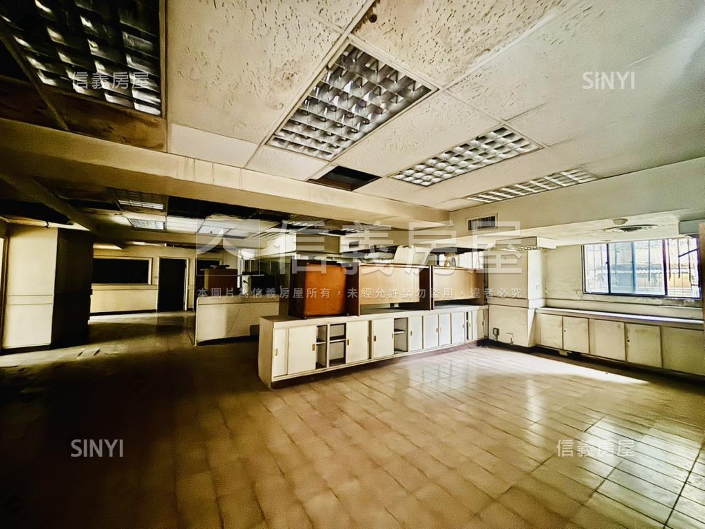 西門二樓百坪大辦公房屋室內格局與周邊環境