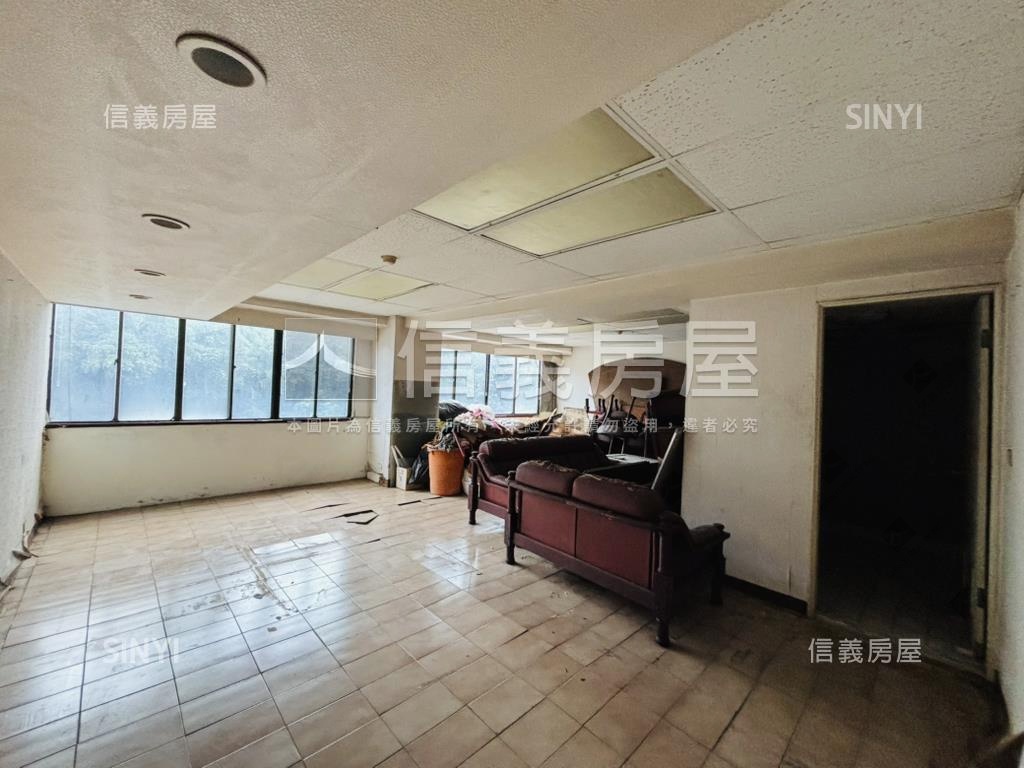 西門二樓百坪大辦公房屋室內格局與周邊環境