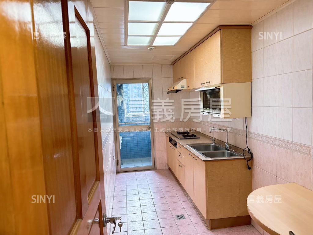 航空ＶＩＳＡ河岸兩房車位房屋室內格局與周邊環境