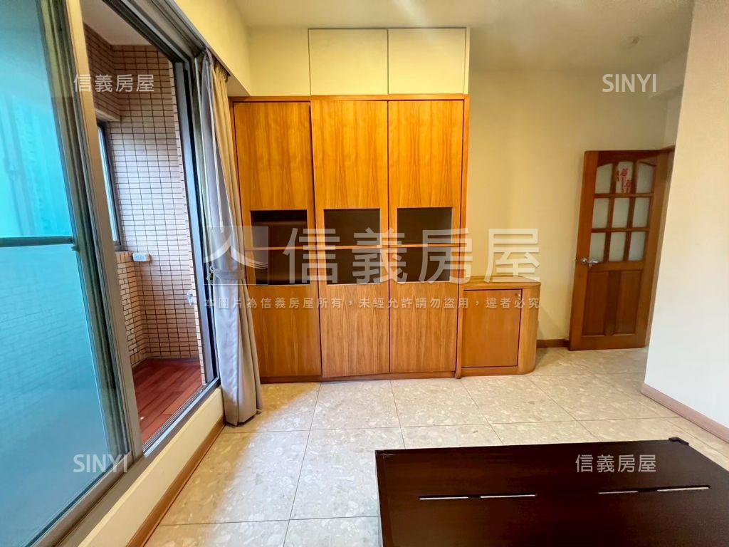 航空ＶＩＳＡ河岸兩房車位房屋室內格局與周邊環境