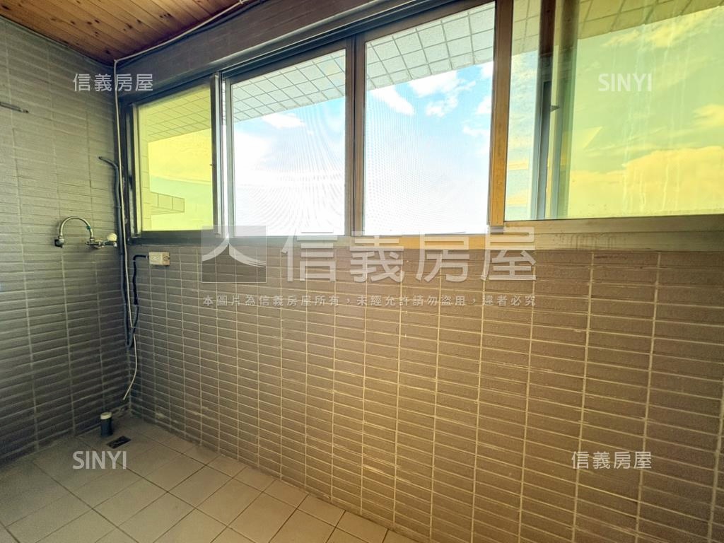 公園白宮高樓三房車位房屋室內格局與周邊環境