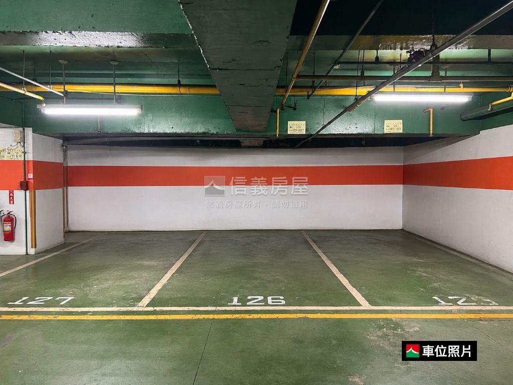 捷運～冠德住易３房車位房屋室內格局與周邊環境