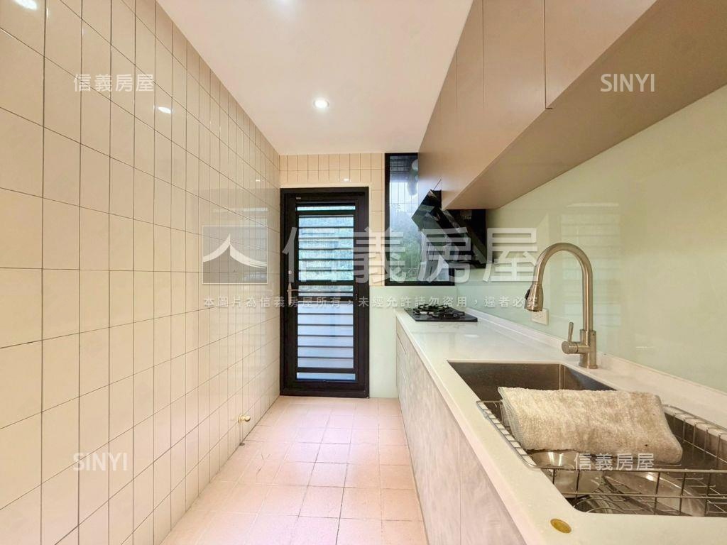 忠義站新裝潢明亮三房房屋室內格局與周邊環境