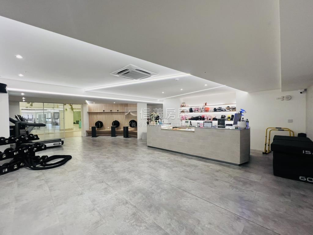 白朗峰百坪店面稀有釋出房屋室內格局與周邊環境
