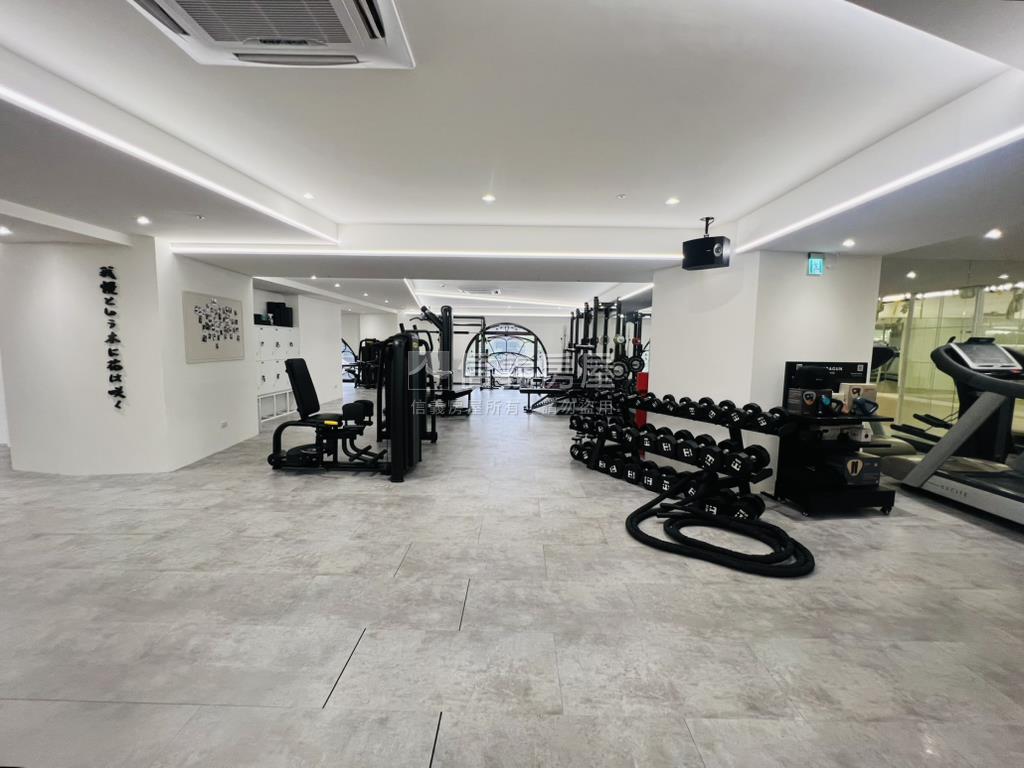 白朗峰百坪店面稀有釋出房屋室內格局與周邊環境