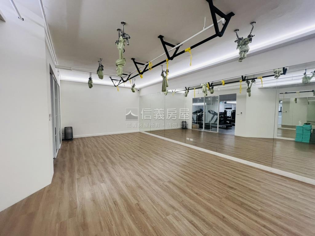白朗峰百坪店面稀有釋出房屋室內格局與周邊環境