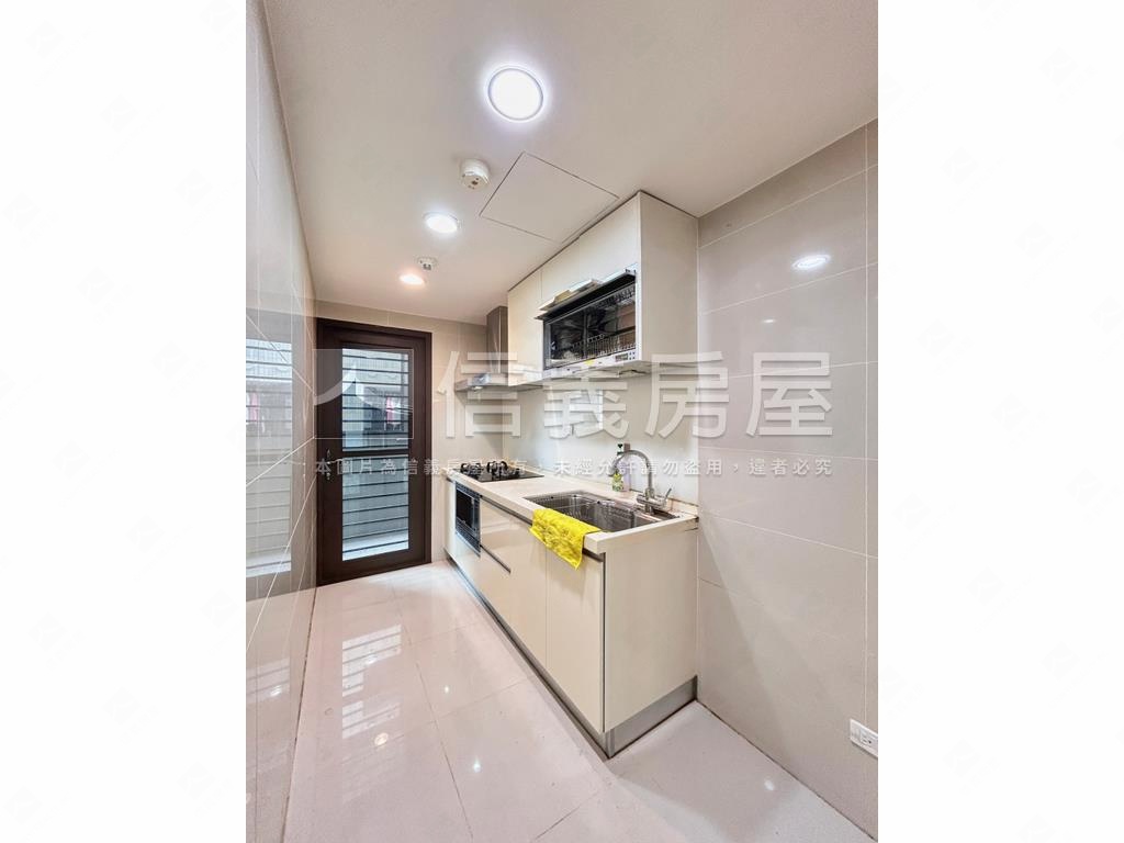 合新方正採光三房車位房屋室內格局與周邊環境