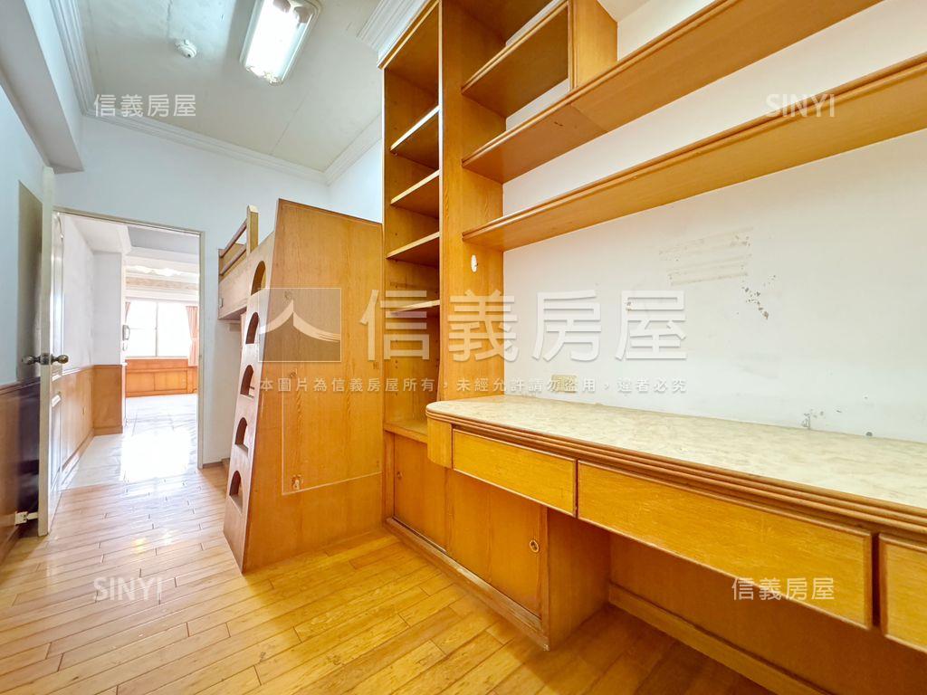 免千萬校園景觀四房平車房屋室內格局與周邊環境