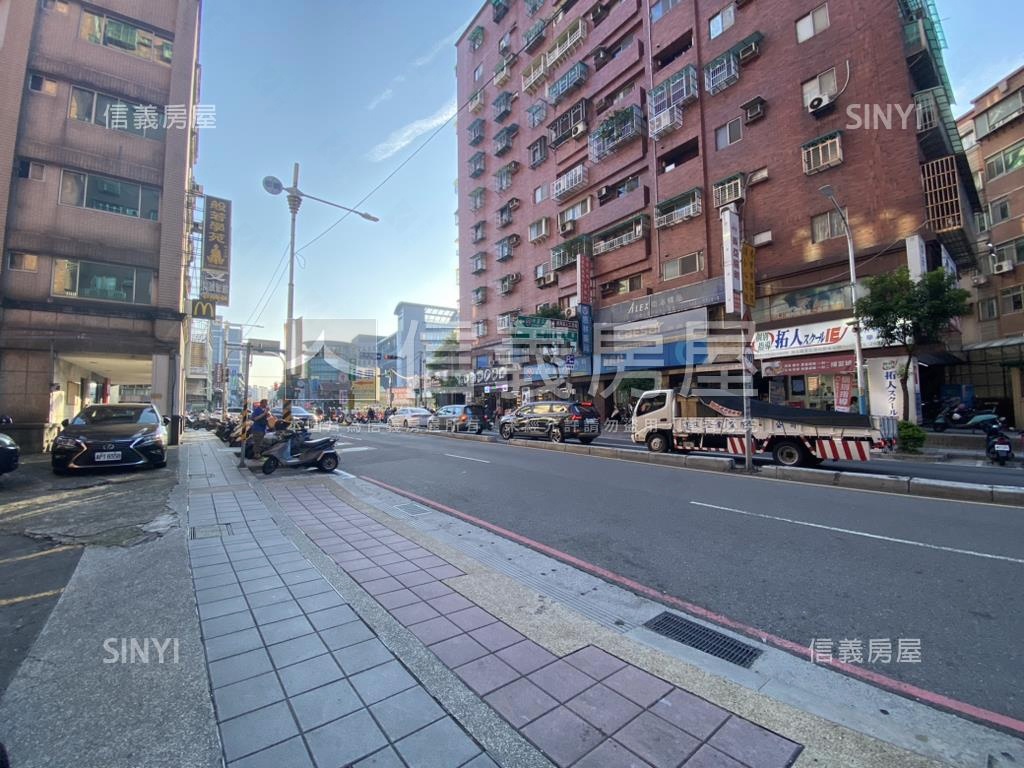 近未來捷運站金店面房屋室內格局與周邊環境