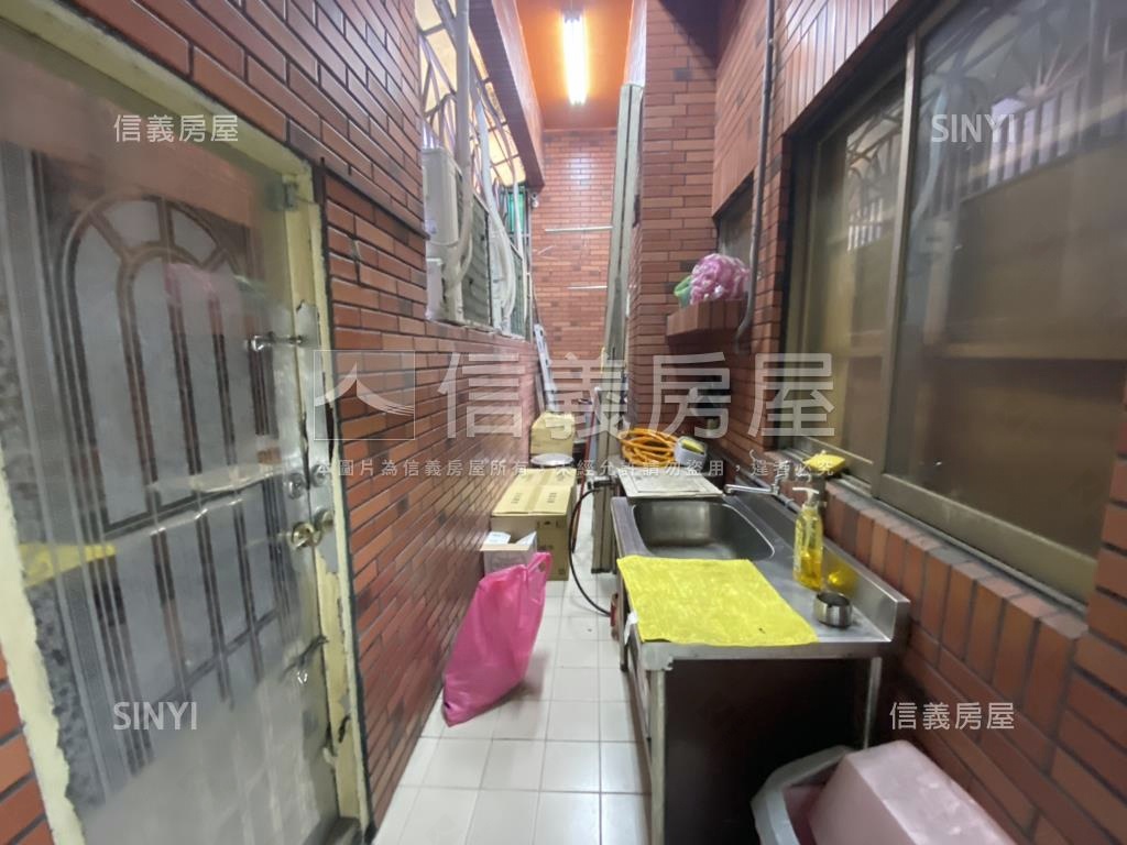 近未來捷運站金店面房屋室內格局與周邊環境