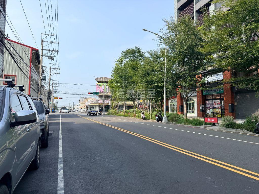 近漢神百貨加蓋電梯店住Ｂ房屋室內格局與周邊環境