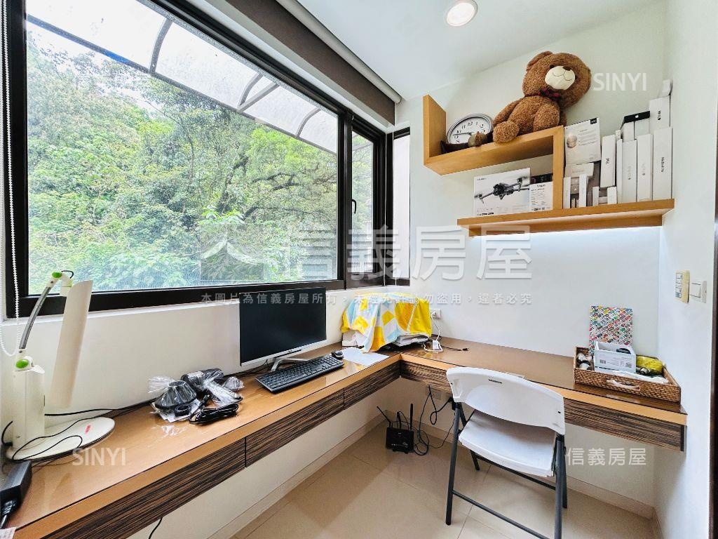 秀山莊獨棟電梯別墅讚房屋室內格局與周邊環境