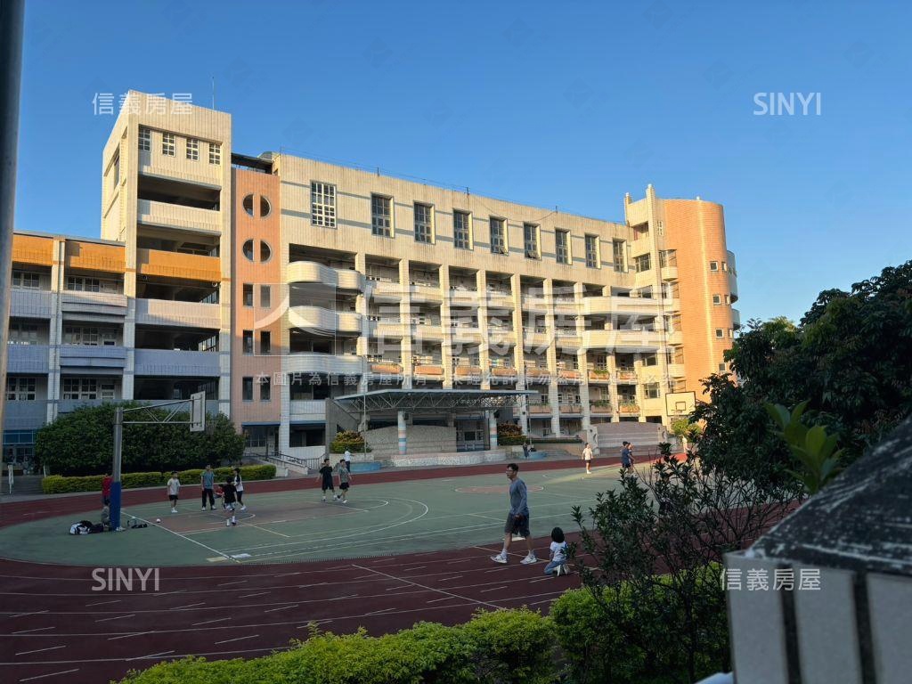 近忠福國小交流道下美三房房屋室內格局與周邊環境