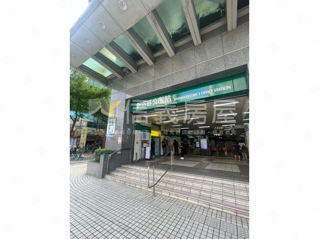 美河市挑高美吉品房屋室內格局與周邊環境