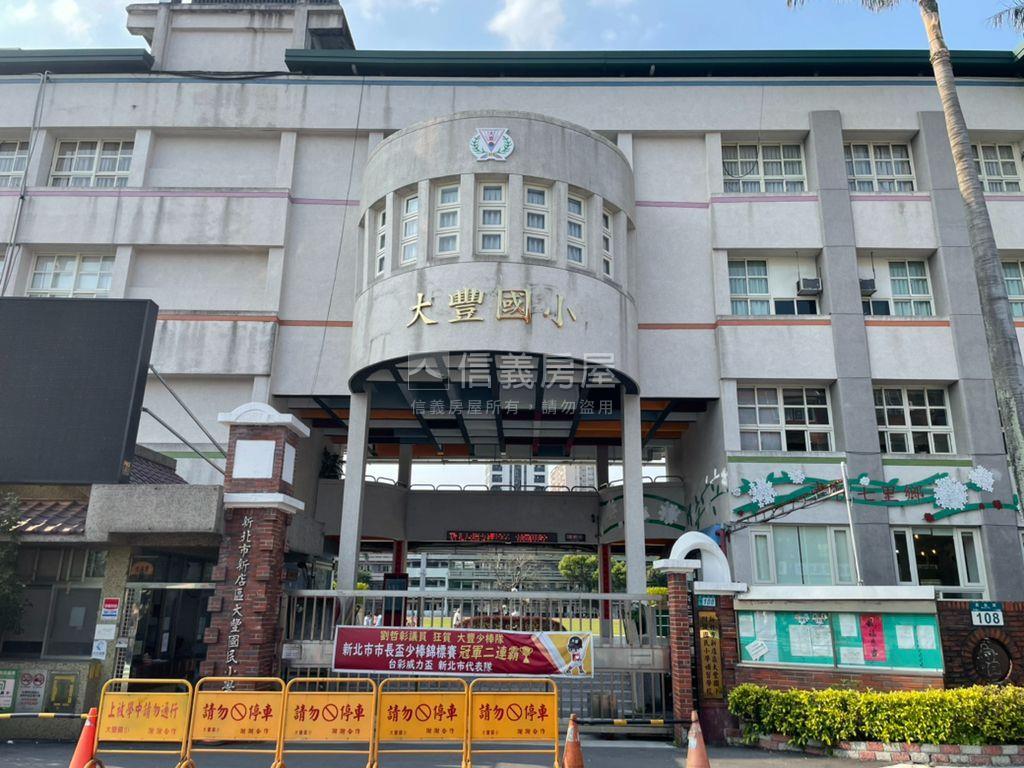 正民族路黃金三樓房屋室內格局與周邊環境