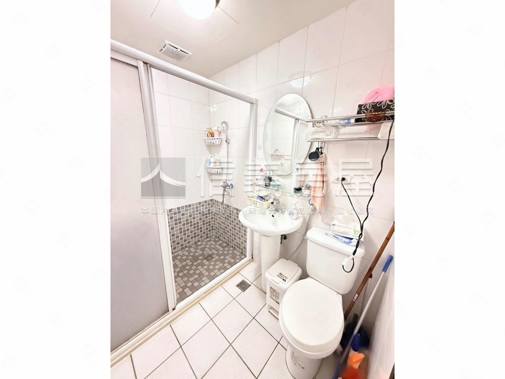 大城比佛利三房休旅次頂樓房屋室內格局與周邊環境