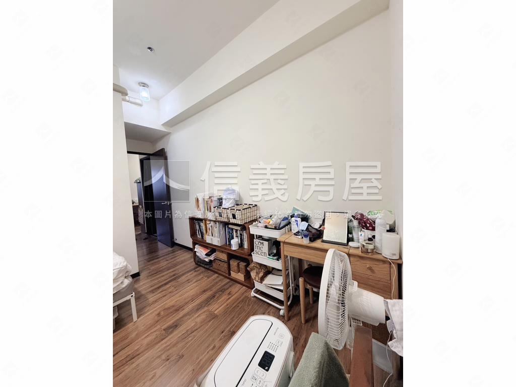 大城比佛利三房休旅次頂樓房屋室內格局與周邊環境