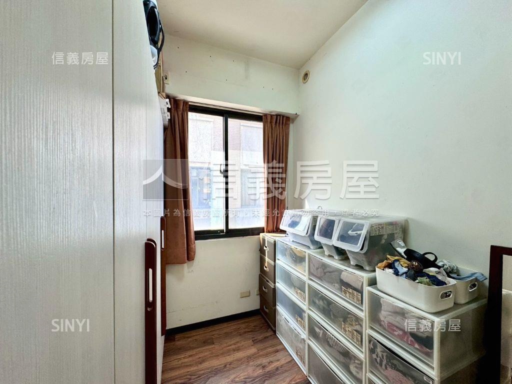 電梯大樓次頂樓三房車位房屋室內格局與周邊環境