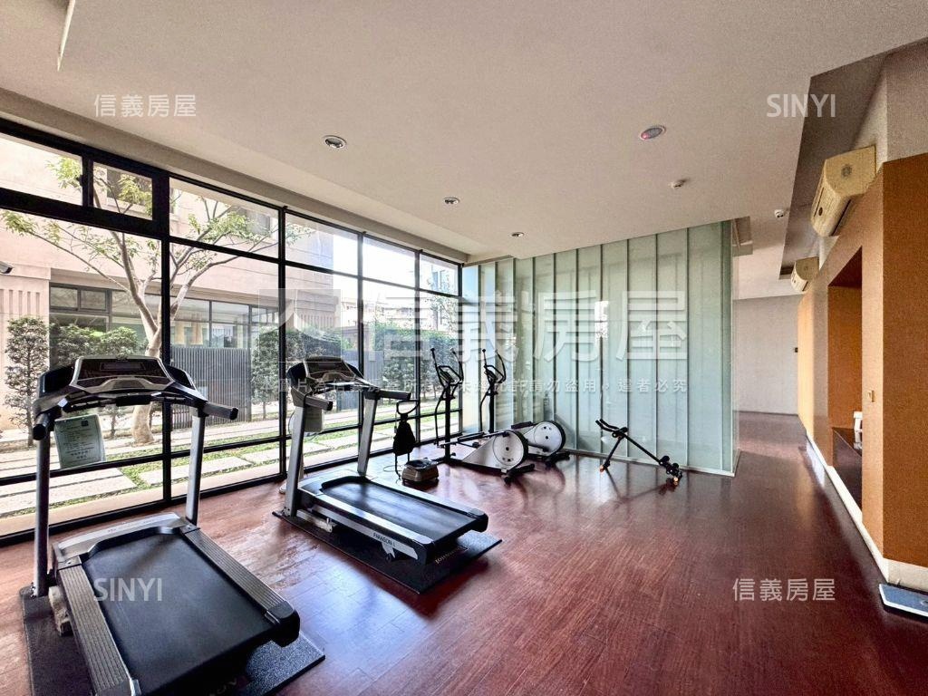 電梯大樓次頂樓三房車位房屋室內格局與周邊環境