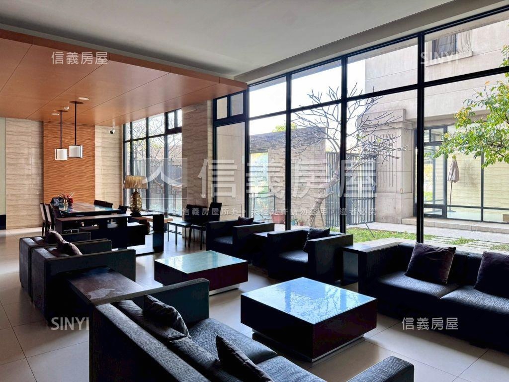 電梯大樓次頂樓三房車位房屋室內格局與周邊環境