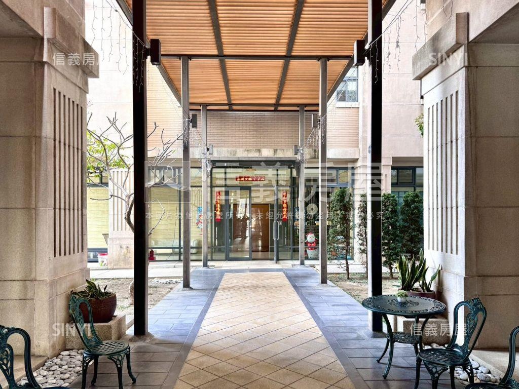 電梯大樓次頂樓三房車位房屋室內格局與周邊環境