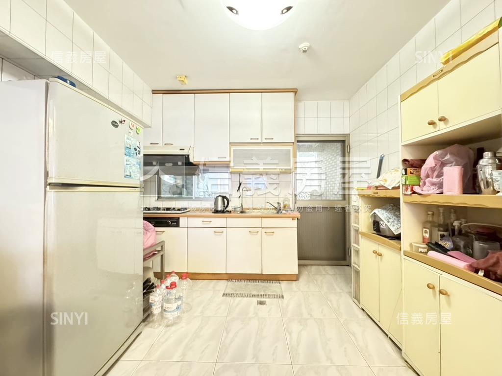 ⭐巨蛋明亮３房平面車位房屋室內格局與周邊環境